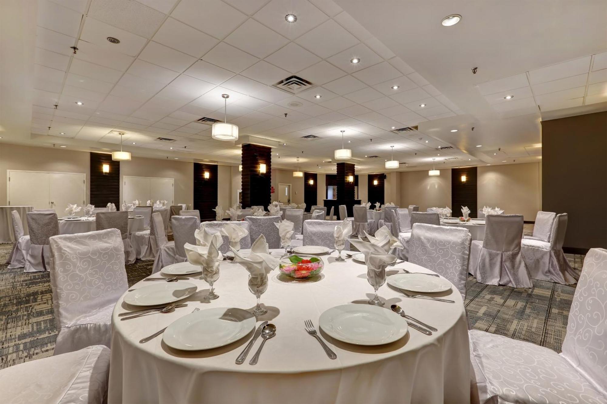 Four Points By Sheraton Toronto Mississauga Extérieur photo